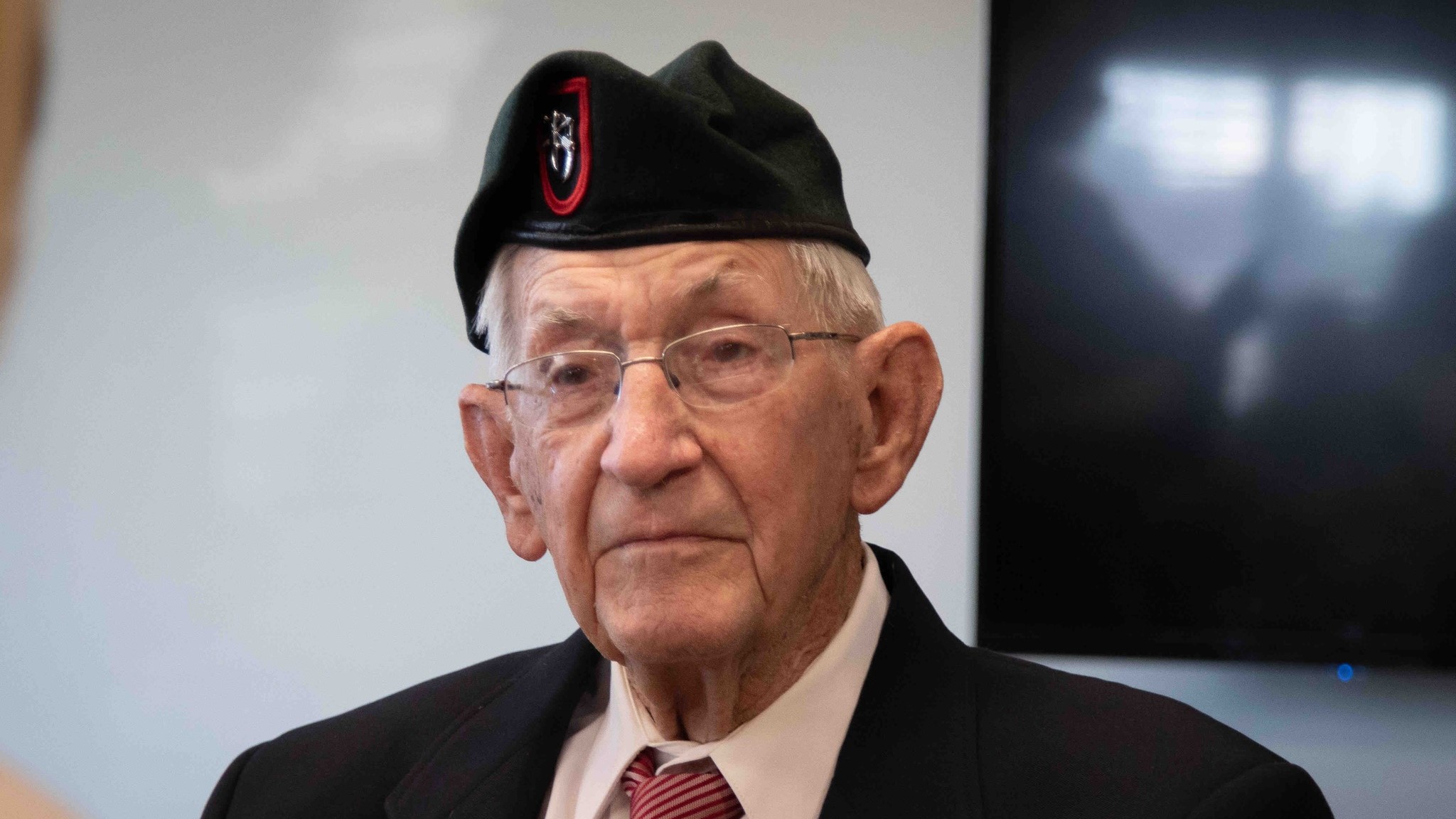 World War II OSS veteran, 100, earns Special Forces tab