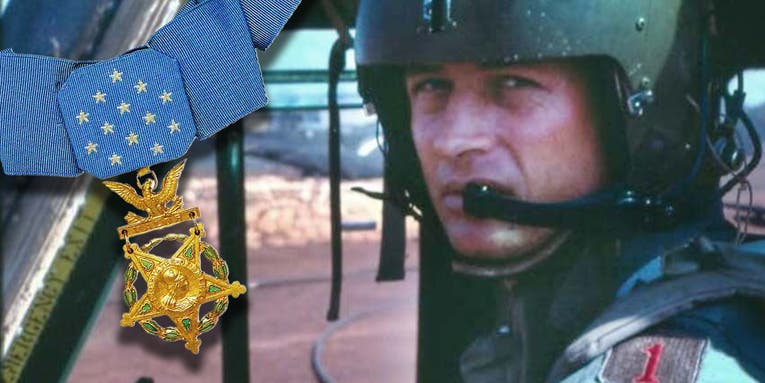 Army Cobra pilot receives Medal of Honor for Vietnam rescue
