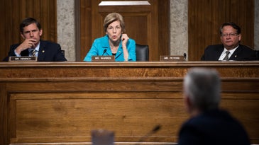 Senator Warren accuses Pentagon appointees of using position for “personal profit”