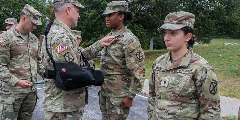 Army combat medics honored for saving choking baby’s life
