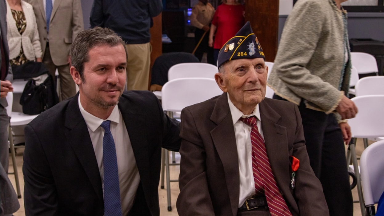 Army veteran John Gojmerac (right) received the Legion of Honor from Jérémie Robert, the Consul General of France in New York. (U.S. Army photo by Sgt. William Griffen)