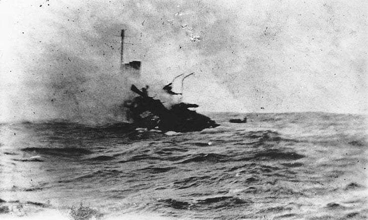 The USS Jacob Jones sinking in 1917 after being hit by a torpedo. (photo by Seaman William G. Ellis/Smithsonian Institution Photograph)
