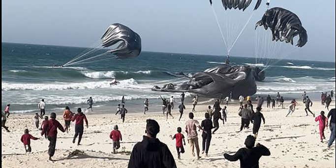 A UAE C-17 and ‘high velocity’ parachutes may be behind deadly air drop in Gaza
