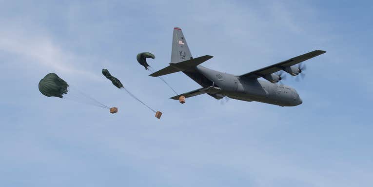 How U.S. humanitarian airdrops work according to an Air Force Combat Controller