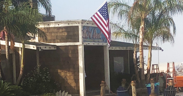 The Crew Of ‘Top Gun 2’ Built A Bar On The Beach In San Diego