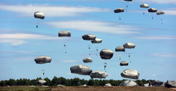 Paratrooper’s Quick Response To Chute Malfunction Saves His Life