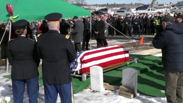 A D-Day veteran faced an unattended burial. 500 strangers showed up to honor his service