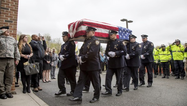 Hundreds of strangers turned up to honor a WWII Marine Raider’s funeral