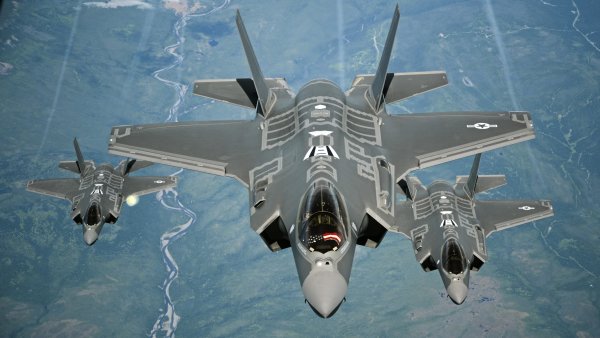 F-35 becomes first fifth-generation aircraft to draw a ‘sky penis’