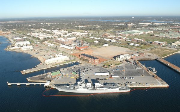 4 dead in shooting at Naval Air Station Pensacola