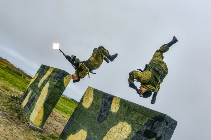 Check out these photos of Russian troops doing some real ninja sh*t