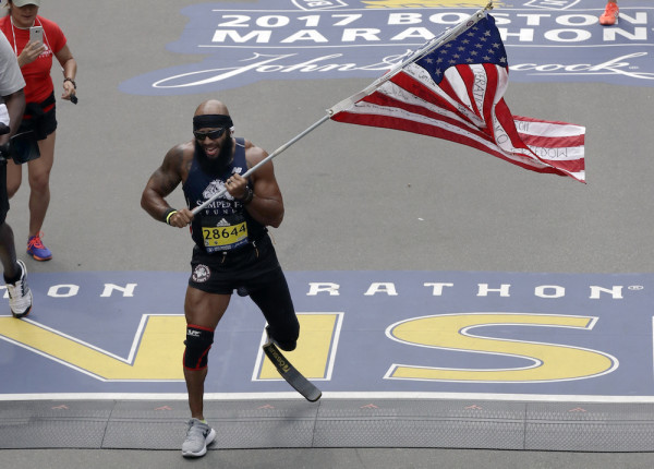 Marine Vet Who Lost Leg In Afghanistan Runs Boston Marathon With American Flag
