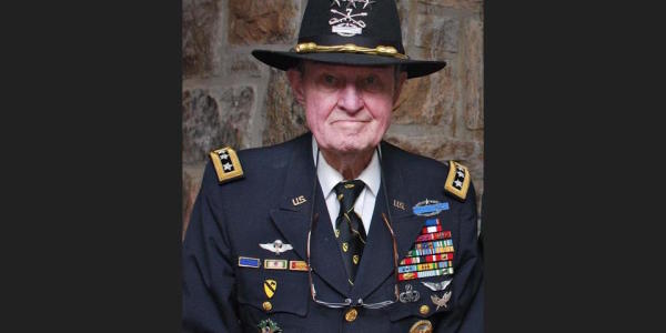 Retired Lt Gen Hal Moore, Depicted In ‘We Were Soldiers,’ Dies At 94