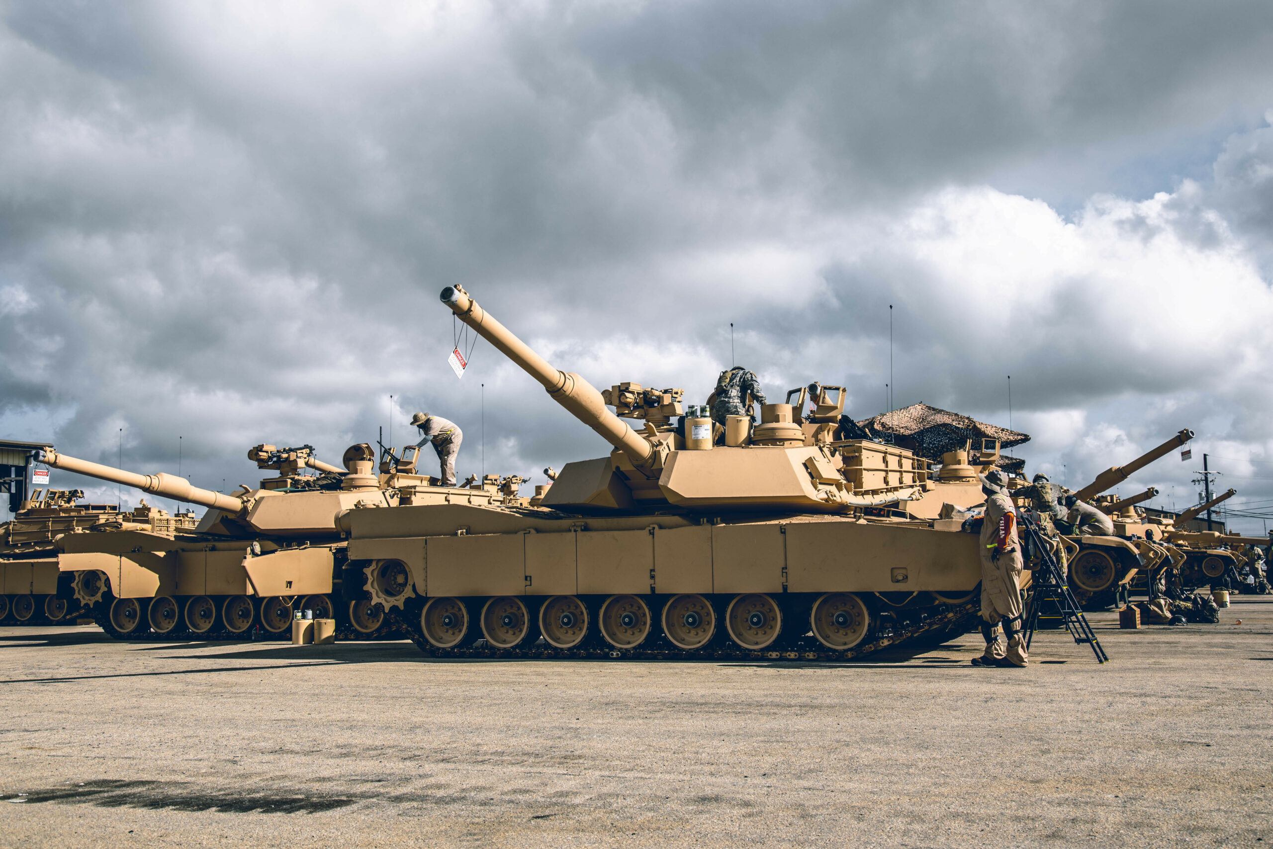 m1 abrams m1a2c main battle tanks