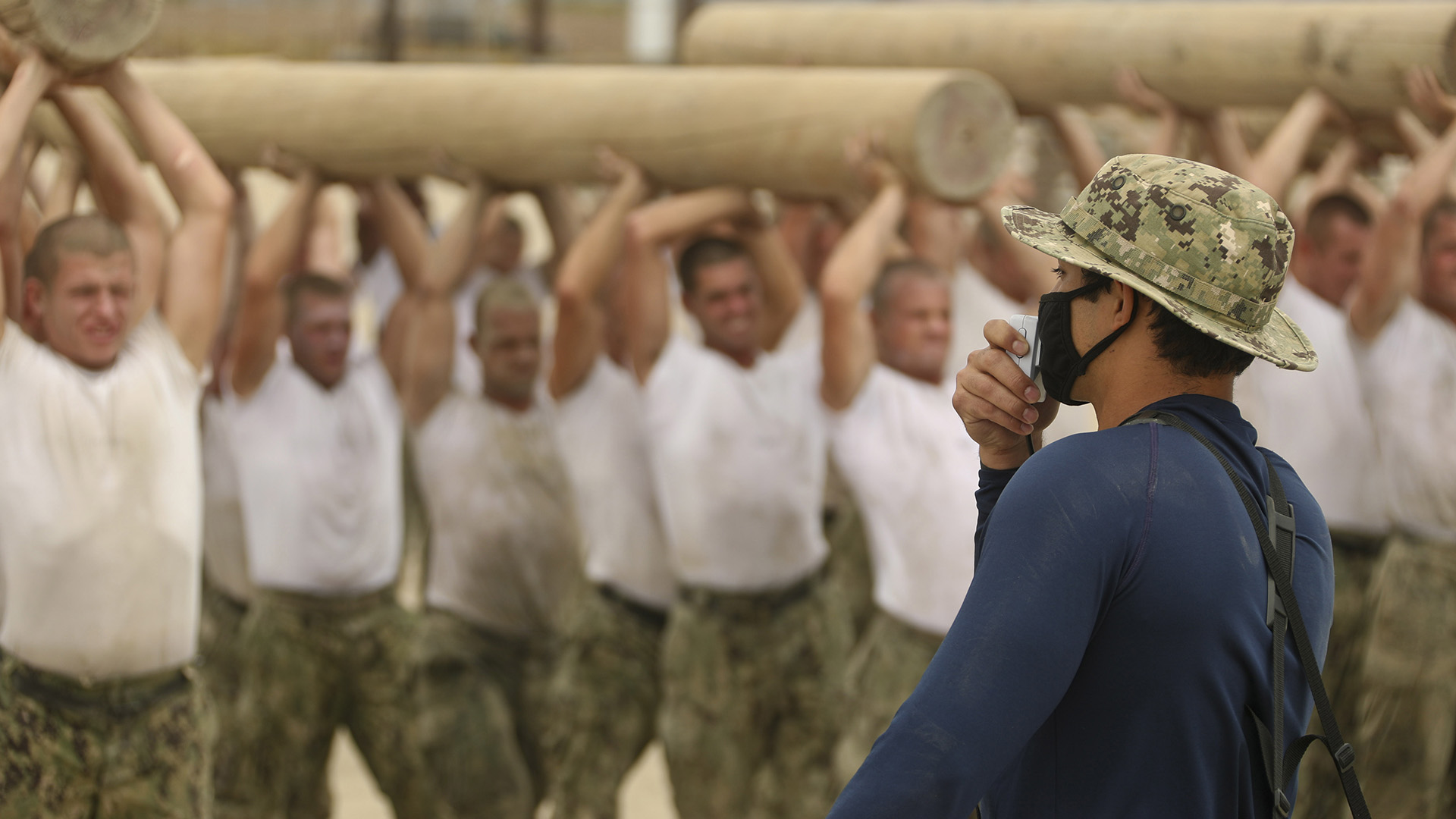 SEAL Candidates Train with Logs