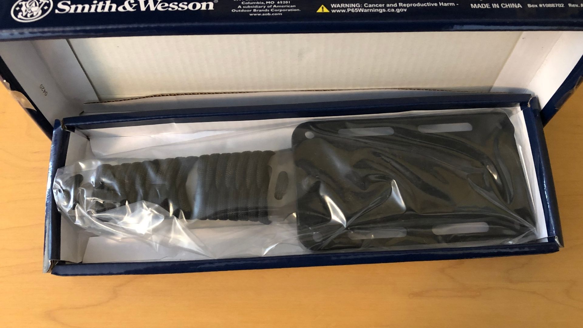 Smith & Wesson SW910TA 7.9in High Carbon S.S. Full Tang Neck Knife