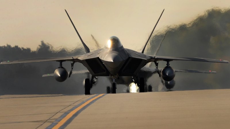 No, F-22 pilots aren’t ‘walking off the job’ to avoid the COVID-19 vaccine