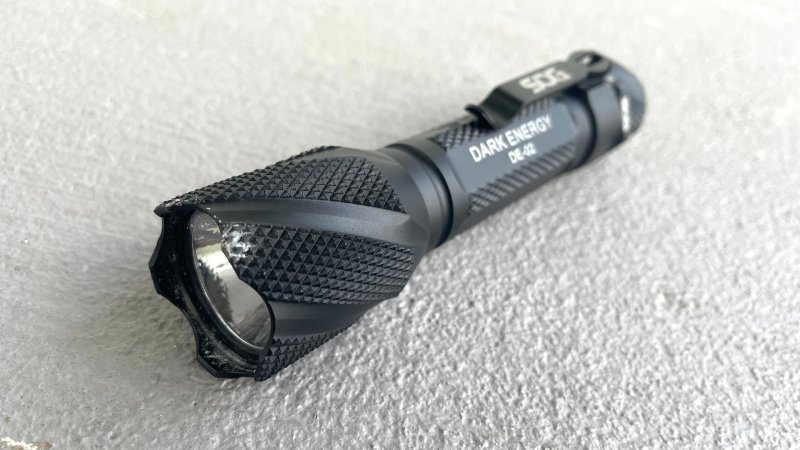 Review: the SOG Dark Energy DE-02 flashlight is your next companion light