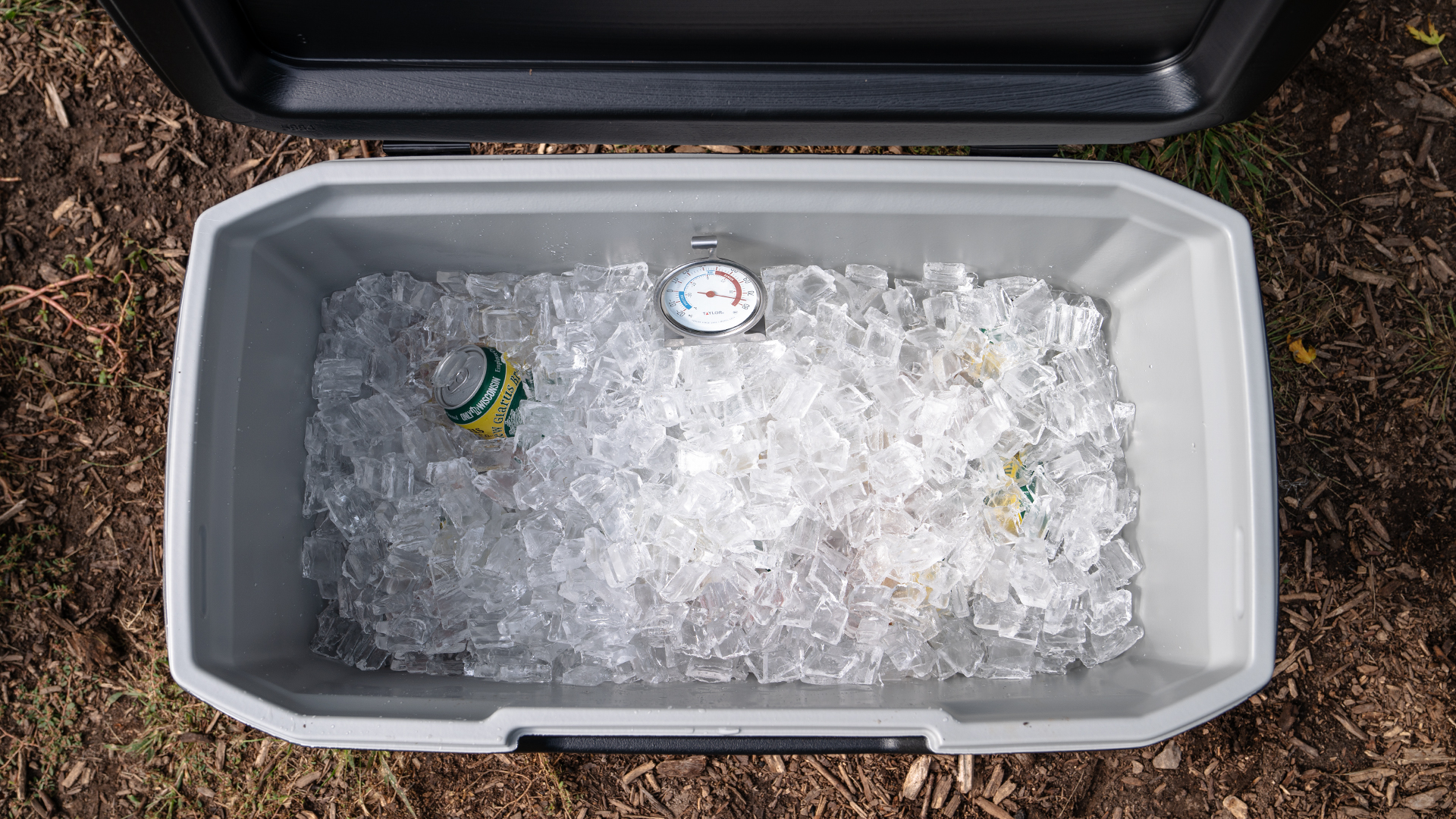 SJM06112web Review: the Coleman Xtreme 5 cooler is gameday-ready