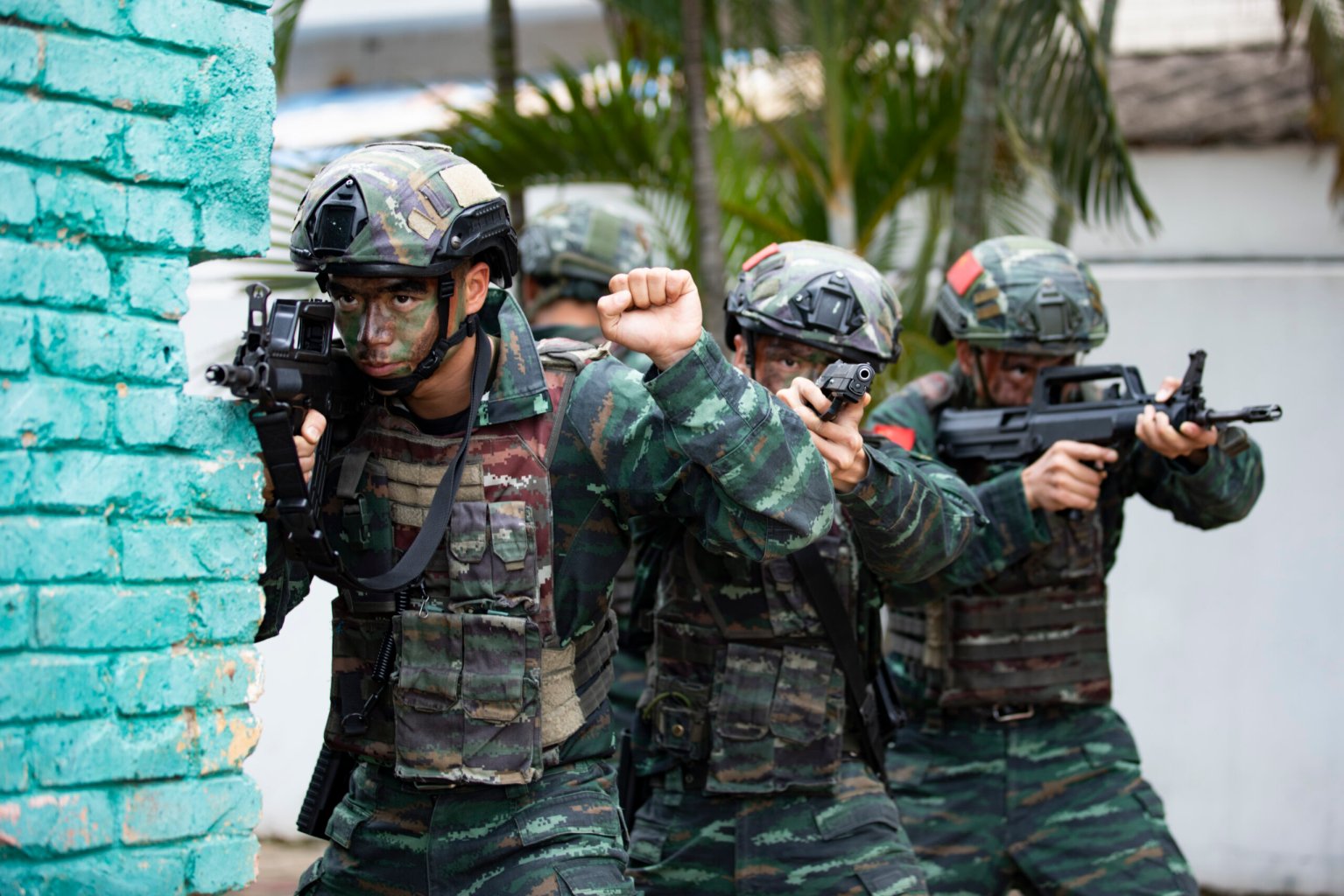 How the US military will fight China with 'island hopping'
