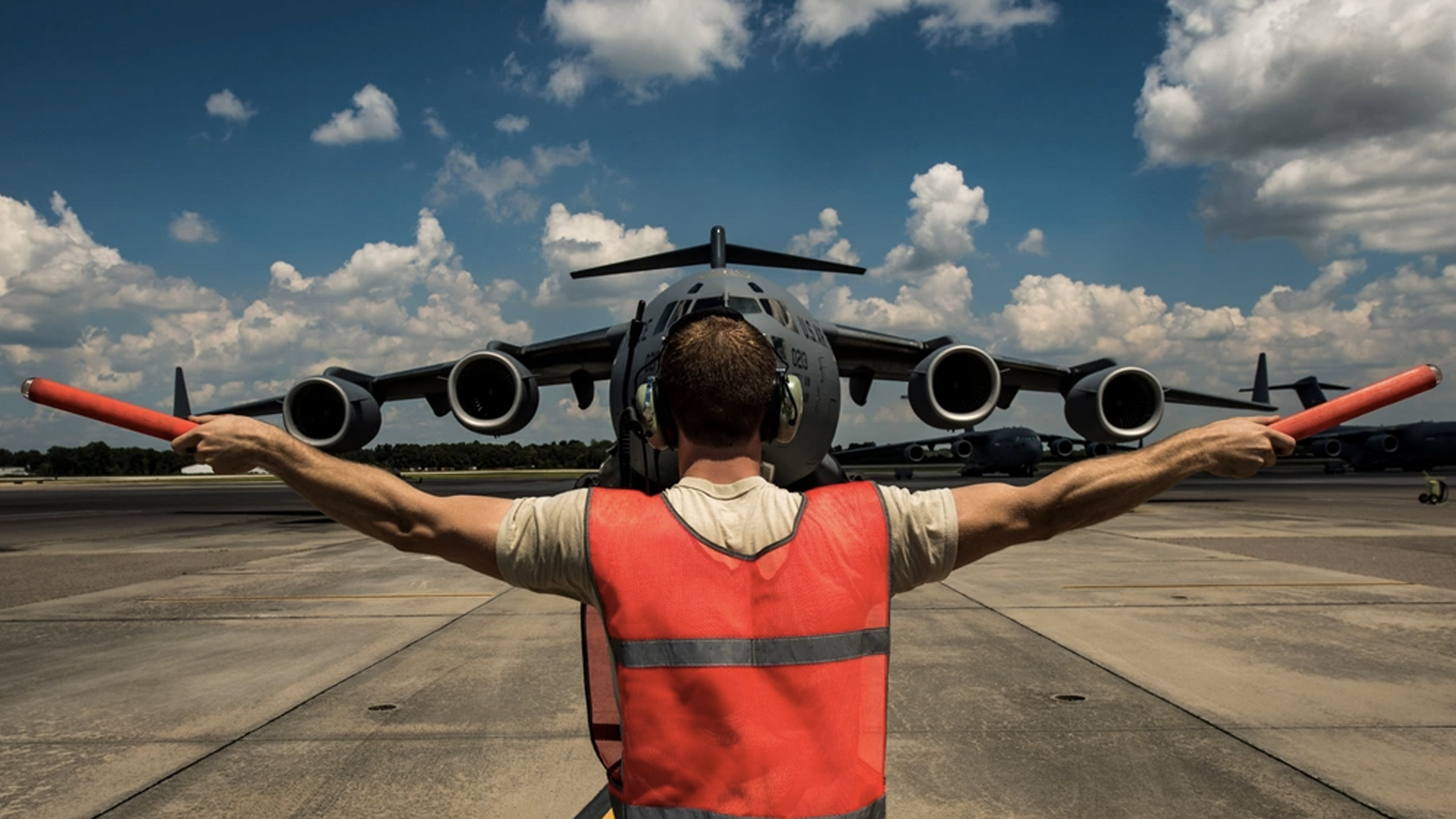 c-17 globemaster crew chief