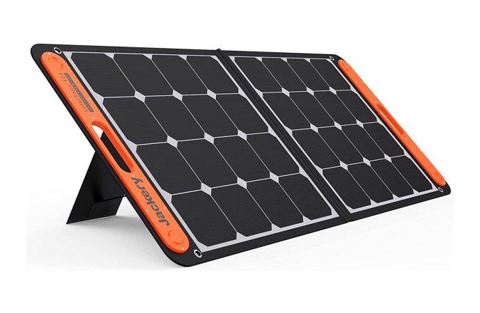  Jackery SolarSaga 100