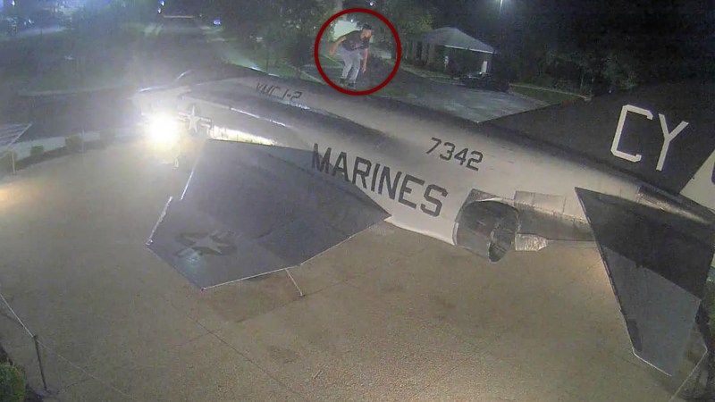 2 Marines skip out on Waffle House check, vandalize aircraft, get arrested