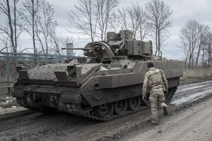 Bradley Fighting Vehicles are taking out modern tanks in Ukraine