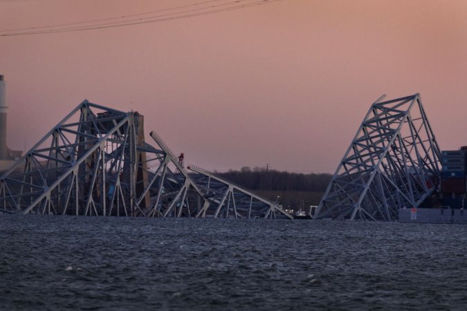 Navy salvage ships are in Baltimore to help after bridge collapse