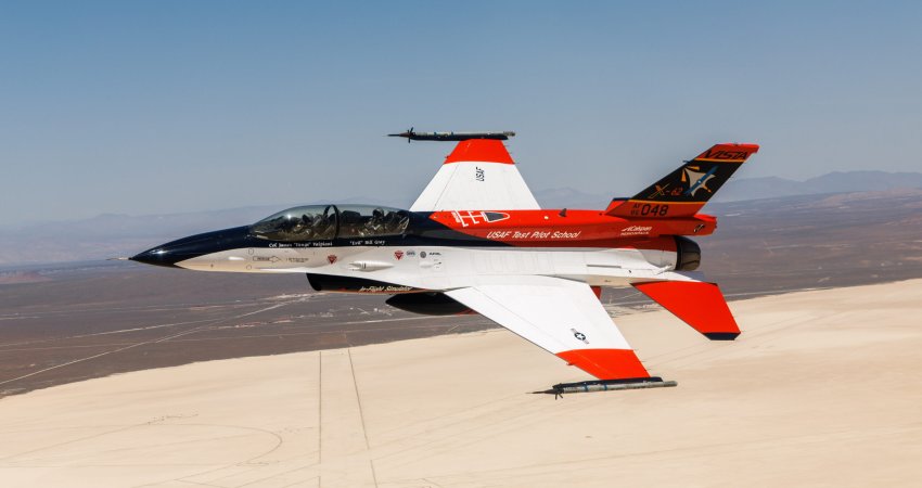 An AI-piloted F-16 flew the Air Force’s top leader in a dogfight