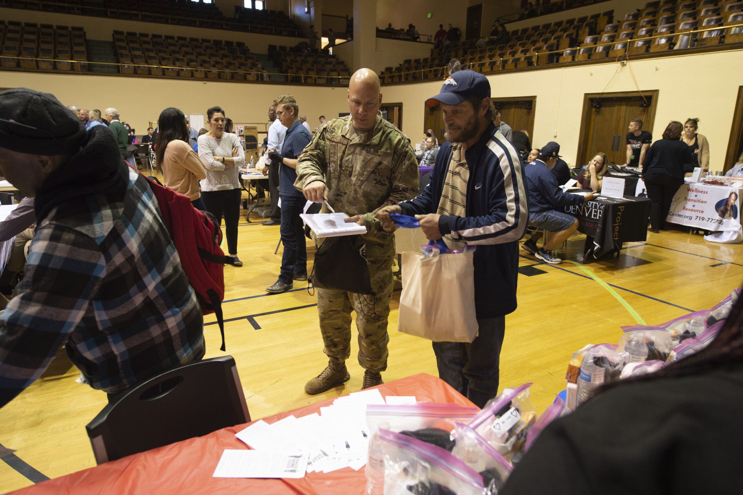 Airmen helping homeless veterans.