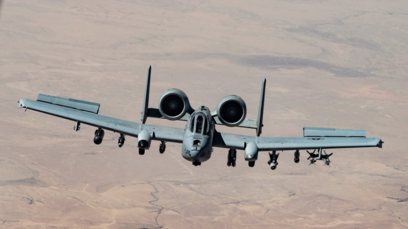 An A-10 flies over the desert.