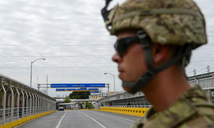 Soldiers from the 97th Military Police Brigade, and 41st Engineering Company, Fort Riley, KS., work along side with U.S. Customs and Border Protection at the Hidalgo, TX., port of entry, applying 300 meters of concertina wire along the Mexico border in support of Operation FAITHFUL PATRIOT November 2, 2018. Soldiers will provide a range of support including planning assistance, engineering support, equipment and resources to assist the Department of Homeland Security along the southwest border. (U.S. Air Force photo by SrA Alexandra Minor)