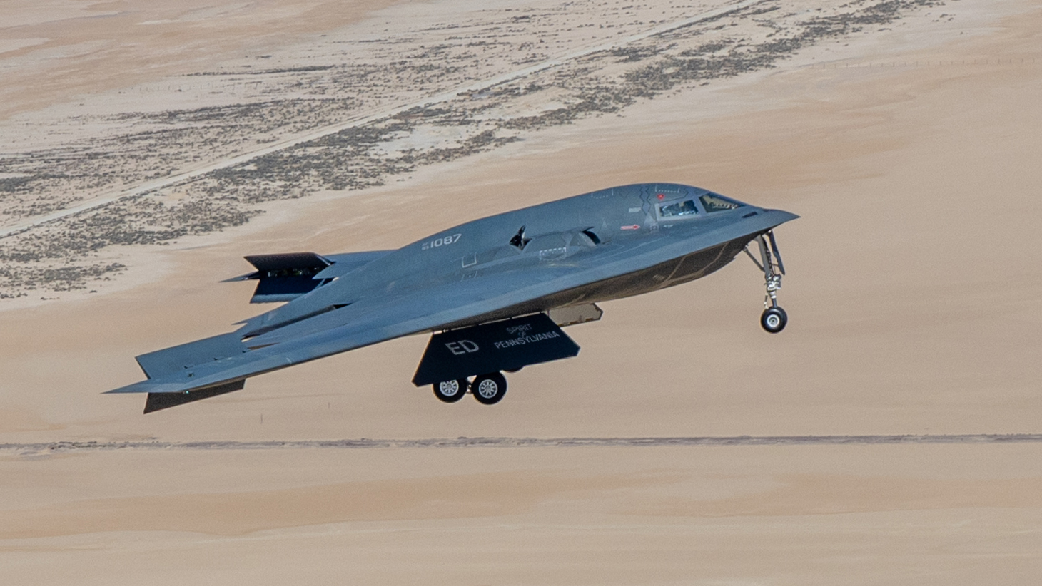 The Spirit of Pennsylvania B-2 Spirit assigned to the 419th Flight Test Squadron approaches for a landing at Edwards Air Force Base, California, July 17. (Air Force photo by Todd Schannuth)