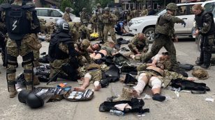 Eight US soldiers rescued stranded police in a major Kosovo riot