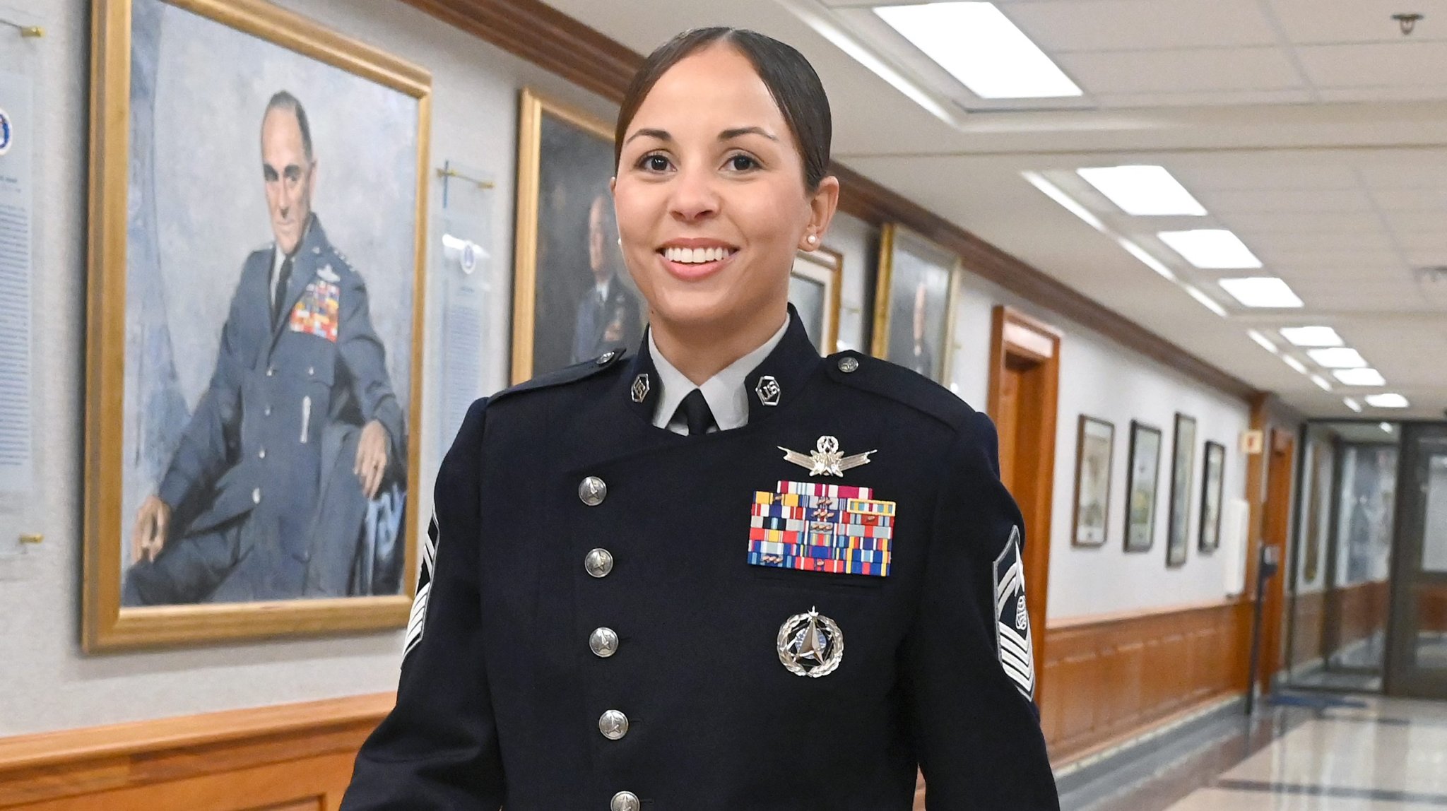 U.S. Space Force Senior Master Sgt. Brandi Gonzalez walks the Hap Arnold hallway while wearing the branch’s Service Dress Uniform at the Pentagon, Arlington, Va., Aug. 22, 2025. (U.S. Air Force photo by Chad Trujillo)