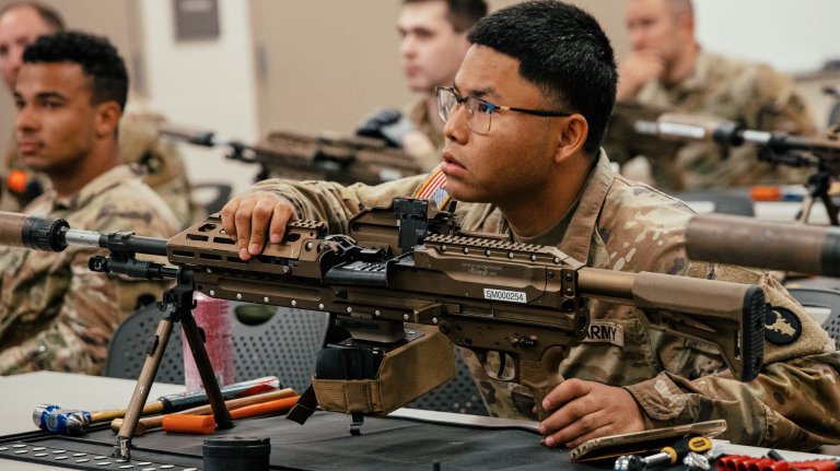 Soldiers with the 34th Infantry Division receive instruction on the M250 automatic rifle during a New Equipment Training fielding at Camp Ripley, Minn. September 14, 2025. The M250, part of the Army’s Next Generation Squad Weapon program, replaces the M249 Squad Automatic Weapon. (U.S. Army photo by Sgt. 1st Class Timothy Hamlin)