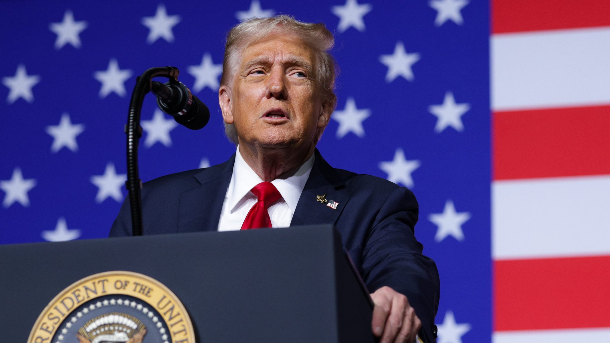 QUANTICO, VIRGINIA - SEPTEMBER 30: U.S. President Donald Trump speaks to senior military leaders at Marine Corps Base Quantico on September 30, 2025 in Quantico, Virginia. In an unprecedented gathering, almost 800 generals, admirals and their senior enlisted leaders have been ordered into one location from around the world on short notice. (Photo by Alex Wong/Getty Images)