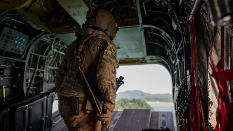 A U.S. Army CH-47 Chinook crew chief assigned to the 1st Battalion, 228th Aviation Regiment, Joint Task Force-Bravo, Soto Cano Air Base, Honduras, conducts pre-flight operations at Aeropuerto International de Panama Pacifico, Panama, during PANAMAX-Alpha Phase II, Sept. 10, 2025. U.S. Army helicopters moved over 100,000 lbs of school building materials and a generator to remote locations, increasing partner nation capacity in addressing humanitarian and education needs. (U.S. Air Force photo by Capt. Jymil Licorish)