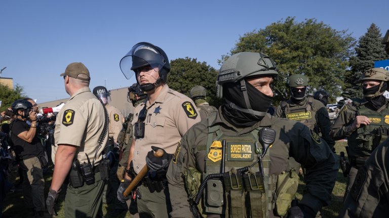 BROADVIEW, ILLINOIS - OCTOBER 03: Police confront demonstrators during a protest outside an immigrant processing and detention center on October 03, 2025 in Broadview, Illinois. The site has been the target of frequent protests as federal law enforcement agents continue Operation Midway Blitz in the Chicago area, an operation designed to apprehend and deport undocumented immigrants living in the area. (Photo by Scott Olson/Getty Images)