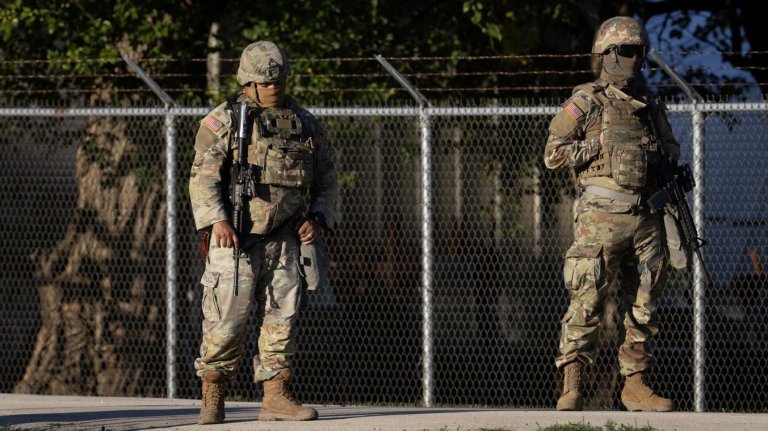 ELWOOD, ILLINOIS - OCTOBER 07: Members of the Texas National Guard stand guard at an army reserve training facility on October 07, 2025 in Elwood, Illinois. The Trump administration has been threatening for more than a month to send the guard to Illinois to address Chicago's crime problem and to support ICE and CBP during Operation Midway Blitz. Illinois Governor JB Pritzker has been outspoken in his opposition to the move, accusing the president of using the guardsmen as political pawns. (Photo by Scott Olson/Getty Images)