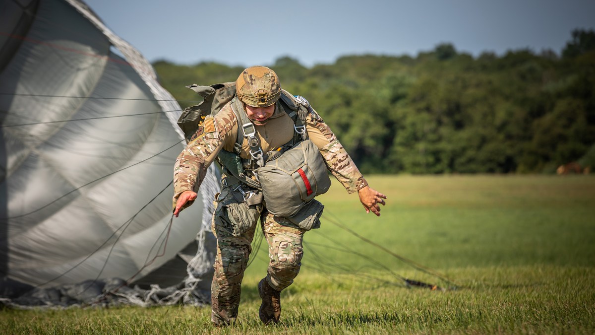 Troops turning to military relief groups for cash with next paycheck in doubt