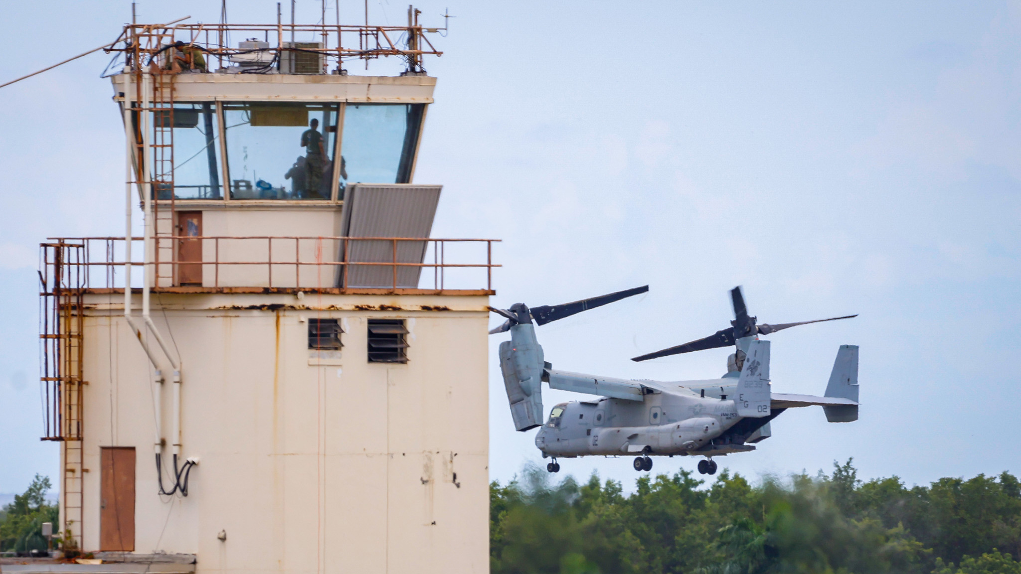 dpatop - 13 September 2025, Puerto Rico, Ceiba: A Bell-Boeing V-22 Osprey takes off during an exercise at the Roosevelt Roads Naval Station, a former US Navy base. Puerto Rico belongs to the USA as a foreign territory, but is self-governing and is not a federal state. For many decades, there were several US military bases on the island. Photo: Kendall Torres Cortés/dpa (Photo by Kendall Torres Cortés/picture alliance via Getty Images)