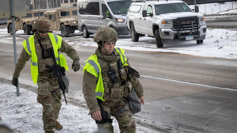 MINNEAPOLIS, MINNESOTA - JANUARY 17: Minnesota Army National Guard soldiers post up along a freeway ramp ahead of anticipated protests on January 17, 2026 in Minneapolis, Minnesota. Protest have sparked up around the city after a federal agent fatally shot a woman in her car during an incident in south Minneapolis on January 7. (Photo by Scott Olson/Getty Images)