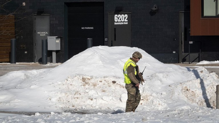 MINNEAPOLIS, MINNESOTA - JANUARY 25: Army National Guard troops stand guard outside of the Whipple federal building on January 25, 2026 in Minneapolis, Minnesota. Yesterday Minnesota Governor Tim Walz called out the guard after federal immigration agents shot and killed Alex Pretti, an ICU nurse at a VA medical center, during a brief altercation in the Eat Street district of Minneapolis. (Photo by Scott Olson/Getty Images)