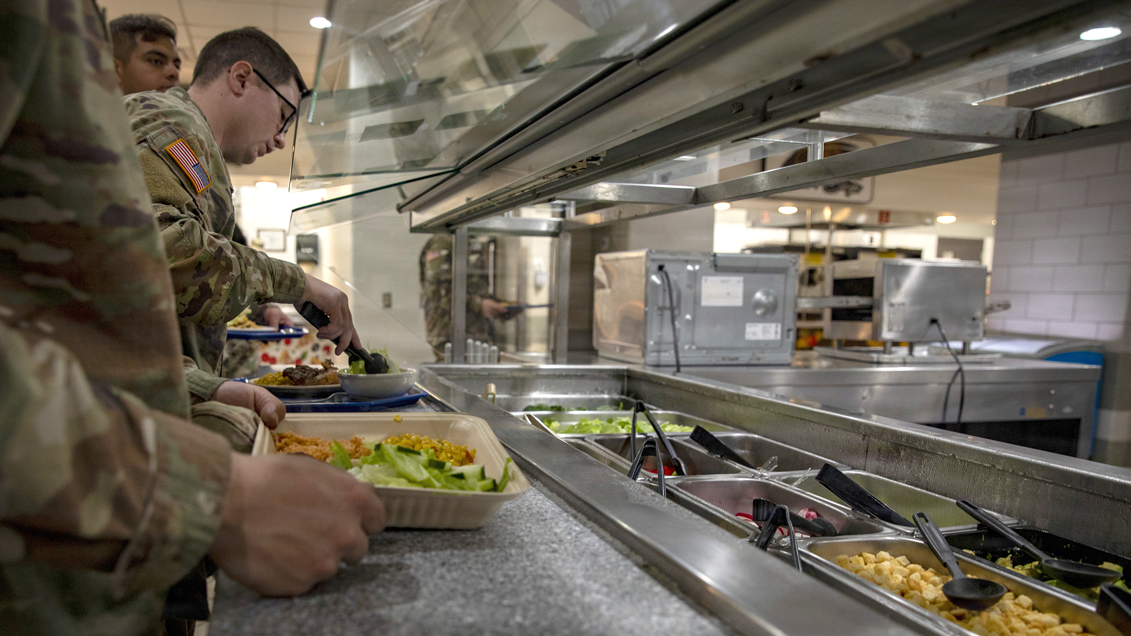 Army to give soldiers 'freedom dollars' to spend at new dining halls