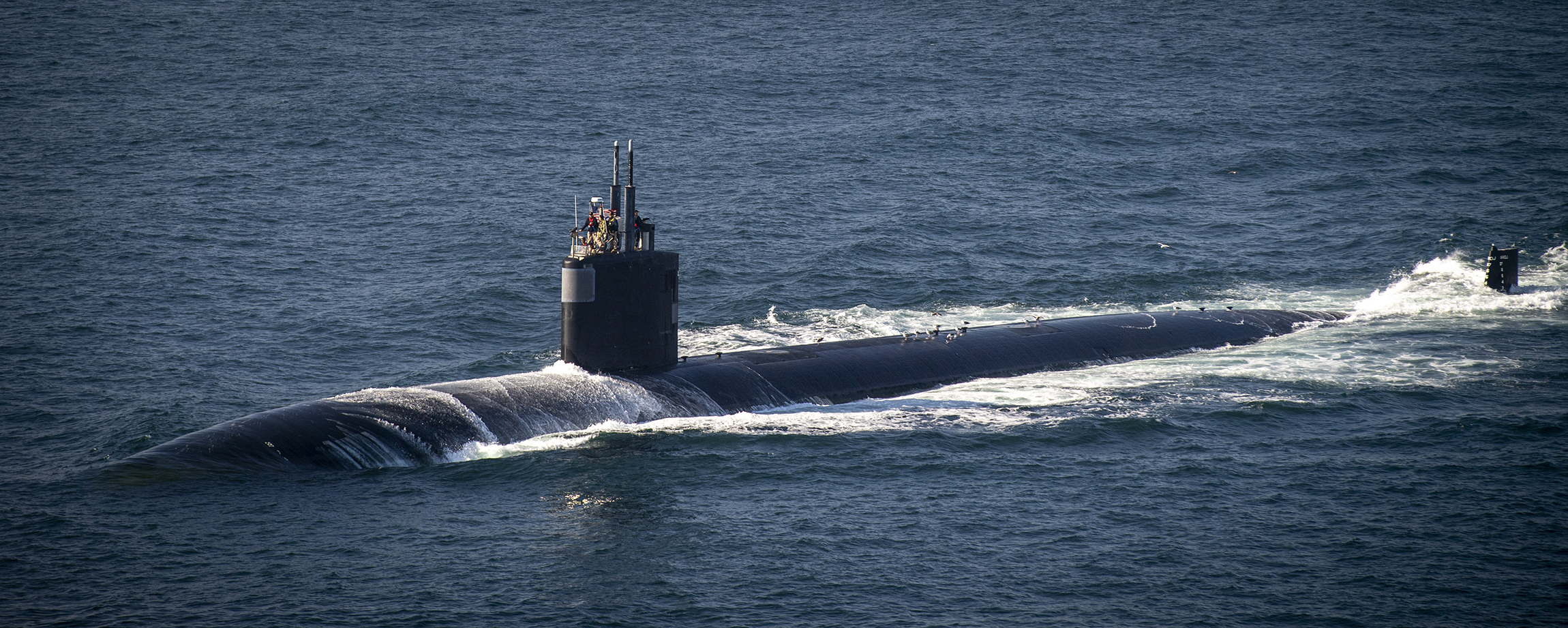 250321-N-VW723-1797 PACIFIC OCEAN (Mar. 21, 2025) – The Los Angeles-class fast-attack submarine, USS Santa Fe (SSN 763), transits the Pacific Ocean, March 21, 2025. Santa Fe is one of four Los Angeles-class fast-attack submarines assigned to Commander, Submarine Squadron 11. Santa Fe is part of Commander Submarine Squadron 11, home to four Los Angeles-class fast-attack submarines, which are capable of supporting various missions, including anti-submarine warfare, anti-ship warfare, strike warfare and intelligence, surveillance and reconnaissance. (U.S. Navy photo by Mass Communication Specialist 1st Class Keenan Daniels)