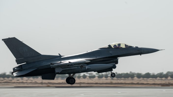 A U.S. Air Force F-16C Fighting Falcon, assigned to the 55th Expeditionary Fighter Squadron, lands on a runway within the U.S. Central Command area of responsibility, April 12, 2025. The F-16 is a multi-role fighter aircraft spearheading the coalition’s defense and deterrence mission through continuous, rapid developments while maintaining combat air superiority within the CENTCOM AOR. (U.S. Air Force Photo by Senior Airman Erin Dunkleberger)  