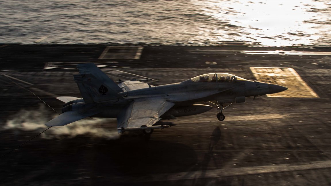 An F/A-18F Super Hornet, attached to Strike Fighter Squadron (VFA) 41, makes an arrested landing on the flight deck of Nimitz-class aircraft carrier USS Abraham Lincoln (CVN 72) during Operation Epic Fury, March 29, 2026. (U.S. Navy photo)