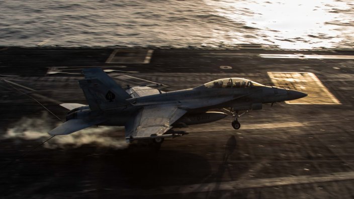 An F/A-18F Super Hornet, attached to Strike Fighter Squadron (VFA) 41, makes an arrested landing on the flight deck of Nimitz-class aircraft carrier USS Abraham Lincoln (CVN 72) during Operation Epic Fury, March 29, 2026. (U.S. Navy photo)